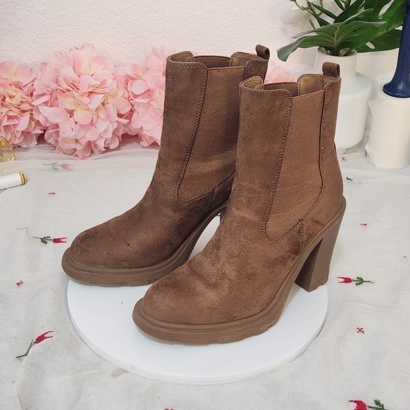 Nine West Ream Suede Chelsea Congnac Brown Ankle Boots Size: 8.5M - Picture 2 of 12